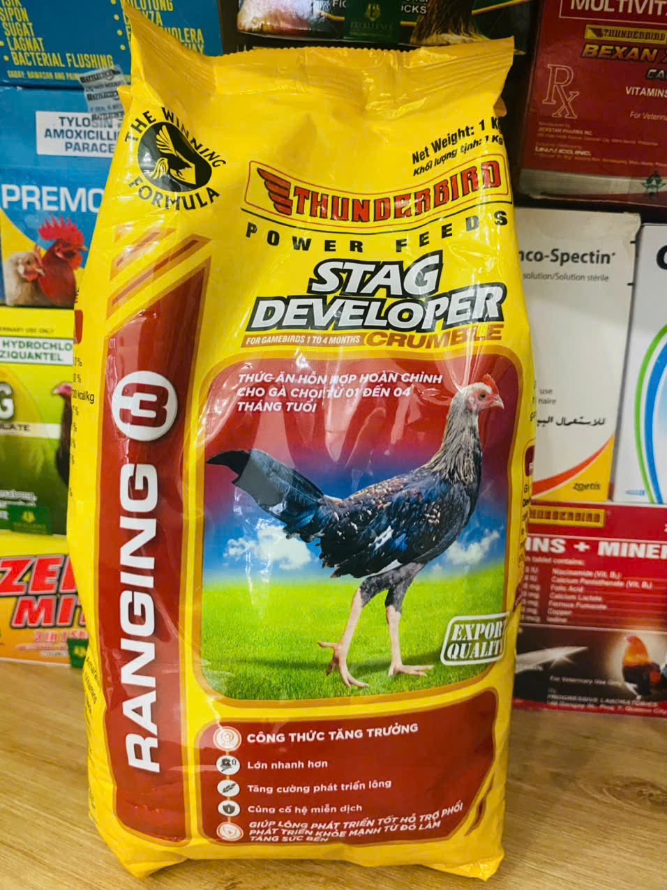 Top 5 cám gà đá tốt nhất trên thị trường dành cho chiến kê 5 Cám gà đá Stag Developer 1+ dùng vào giai đoạn 1 -3 tháng tuổi